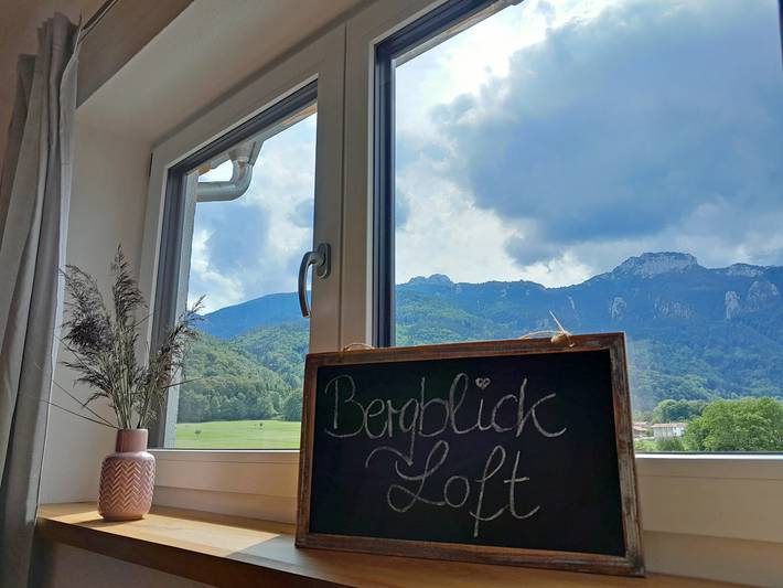Ferienwohnung Bergblick Loft - Holiday flat Bergblick Loft, 60 sqm with separate bedroom and west-facing balcony