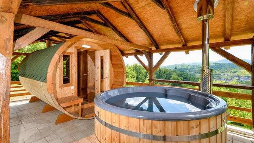 Ferienhaus für 6 Personen, mit Terrasse und Sauna sowie Whirlpool, mit Haustier