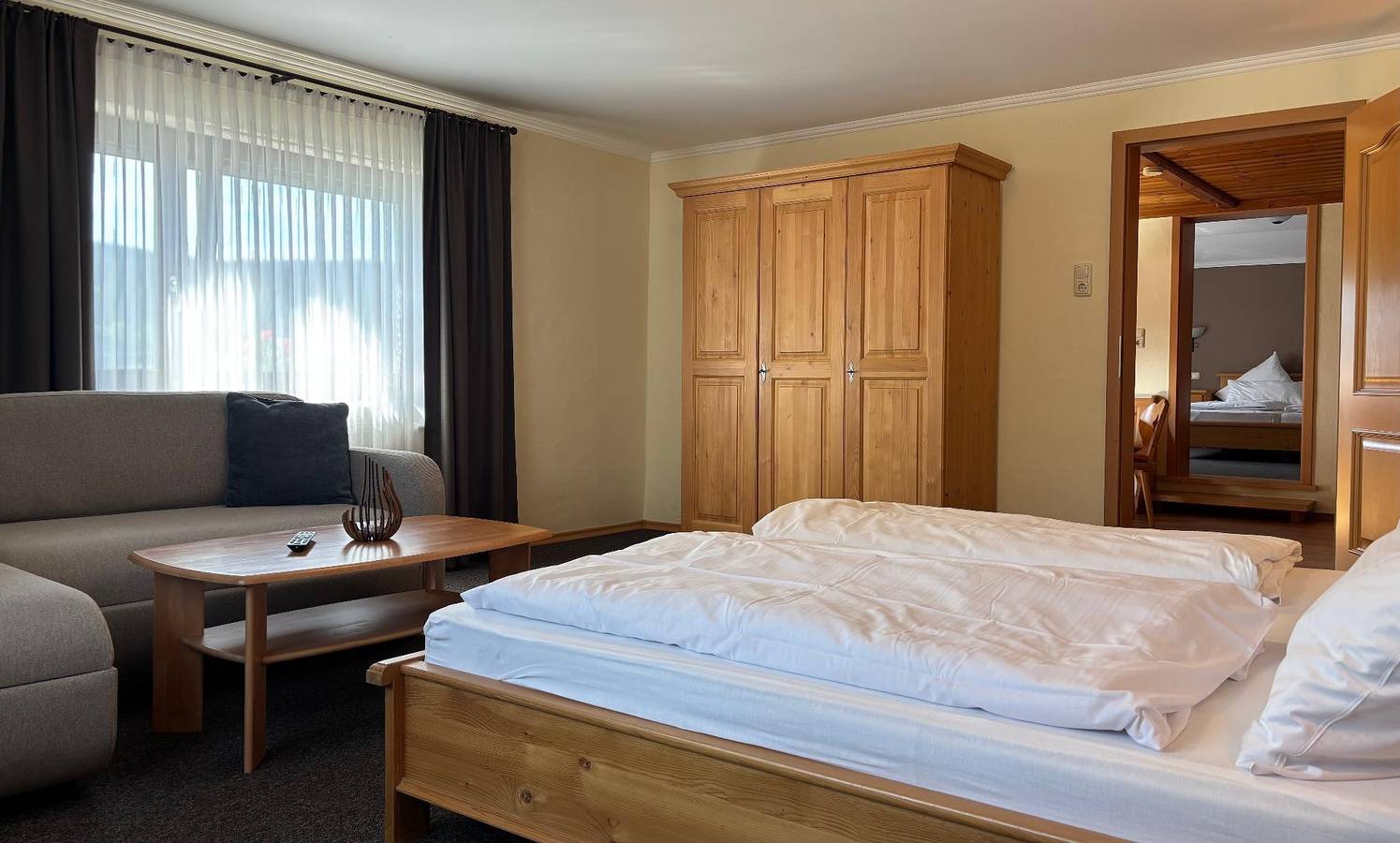 Pension Leithenwald - Ferienwohnung Silberberg (70qm) mit Balkon und zwei Schlafzimmern in Zwiesel, Ostbayern