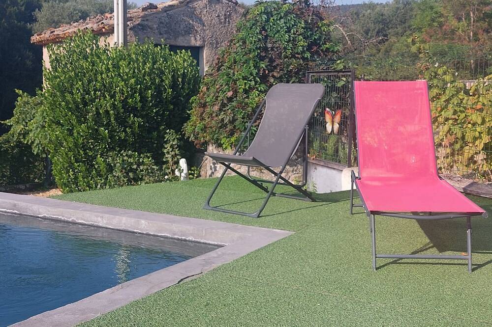 Authentique maison familiale en  Provence avec piscine et vue in Revest-des-Brousses, Parc naturel régional du Luberon