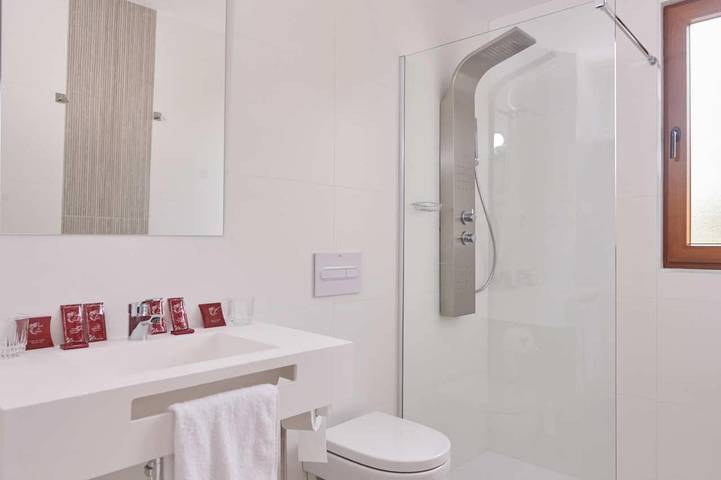 Hôtel pour 3 personnes, avec terrasse et vue dans Cabárceno - 3