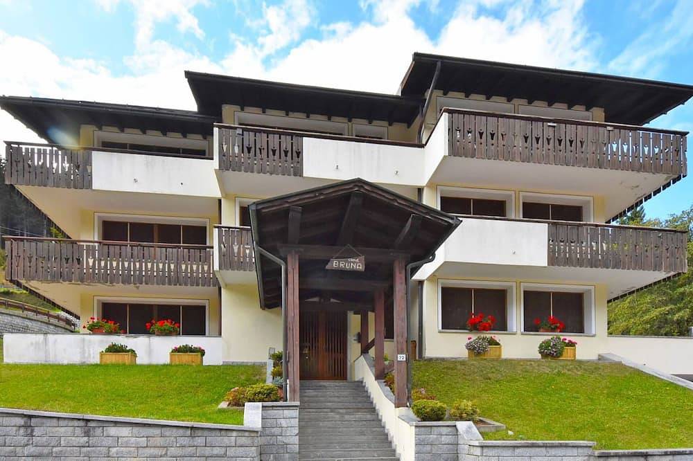 Apartamento entero, Acogedor apartamento para 2 personas con Wifi, Tv y aparcamiento in Madonna di Campiglio, Adamello-Presanella