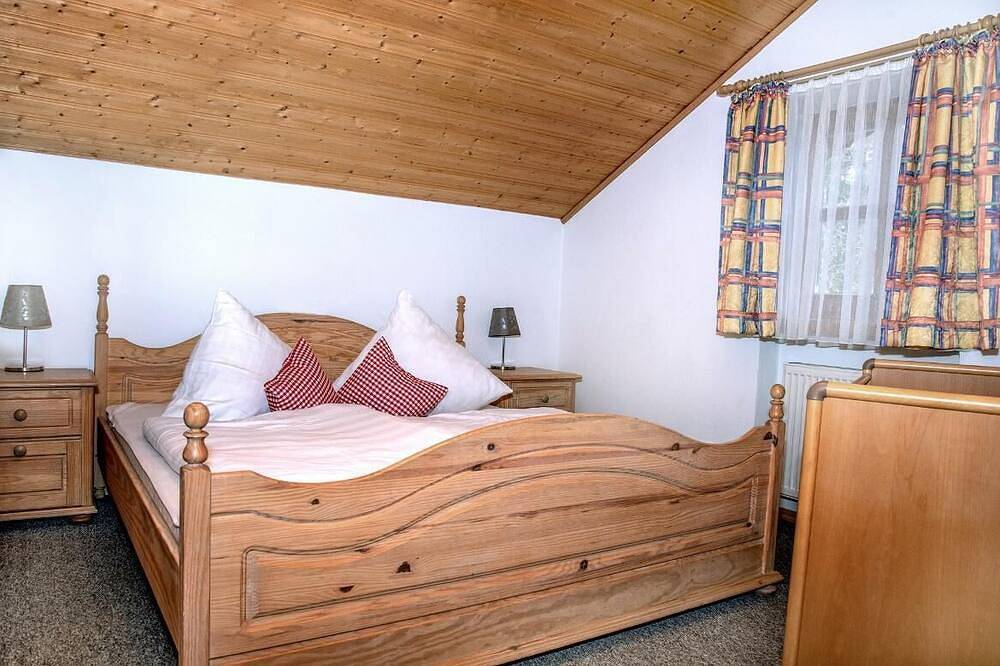 Ganze Wohnung, Ferienhaus mit Balkon und Terrasse in Büchelberg, Windorf