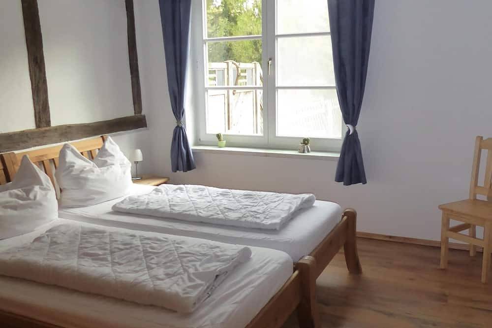 Ganze Wohnung, Ferienwohnung Ostseewald: idyllische Lage, Strand 7km, nahe Karls Erlebnishof! in Wiethagen, Rostock