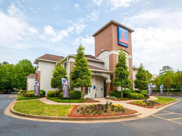 Apartamento entero, Habitación acogedora de 2 camas adaptada para personas con discapacidad | Nsmk in Roswell (GA), Condado de Fulton