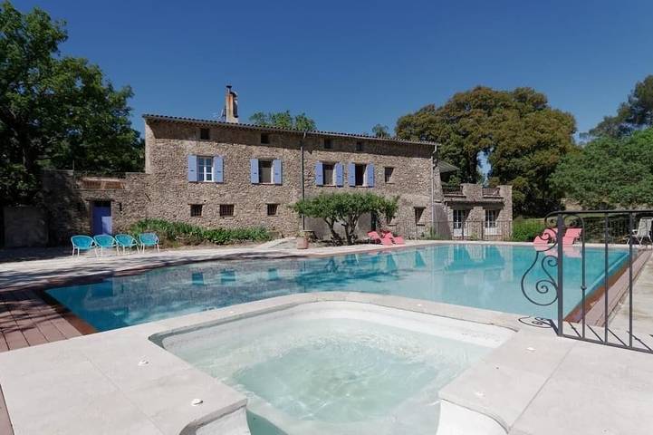 Château pour 4 personnes, avec piscine et jacuzzi dans le Sud de la France