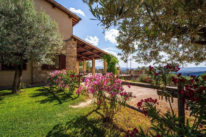 Gîte pour 2 personnes, avec piscine ainsi que jardin et vue à Foligno - 3