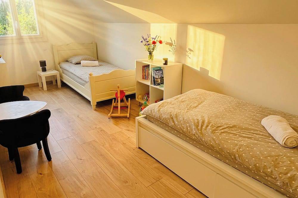 Villa 4**** Giulia 5min Aéroport - 20min Disneyland in Gressy, Seine-et-Marne