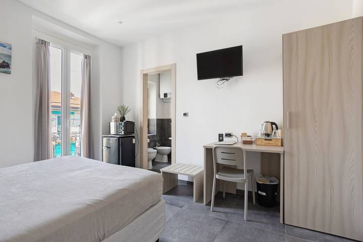 Stanza - Rosmarino con Balcone, Wi-Fi e Aria Condizionata in La Spezia (Città), La Spezia