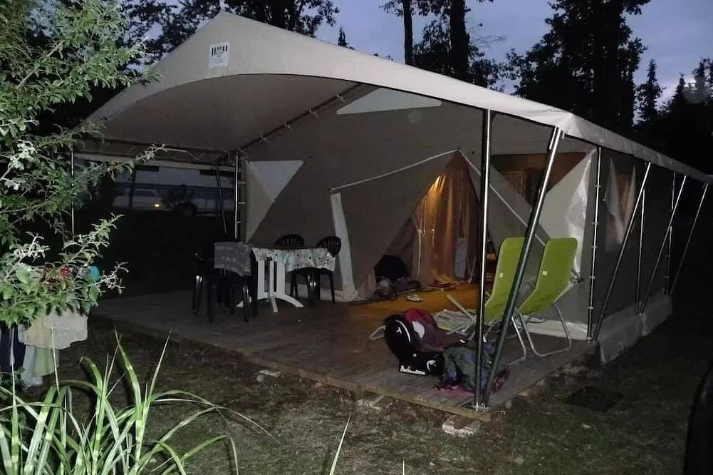 Tente Lodge Canada 5 5 personnes in La Chapelle-Aubareil, Périgord Noir
