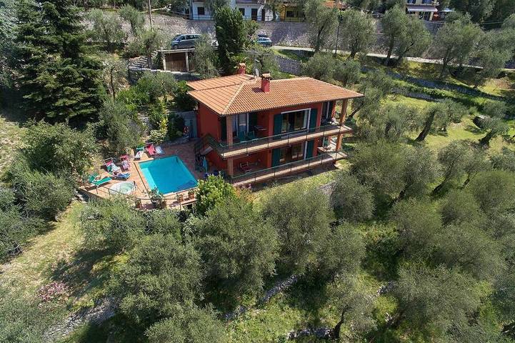 Holiday rental for 10 people, with hot tub and balcony, with pets in Malcesine