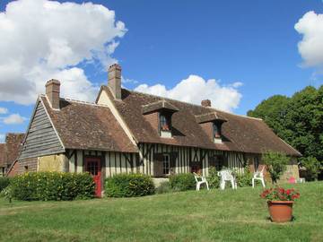 Gîte pour 15 personnes, avec jardin à Frazé