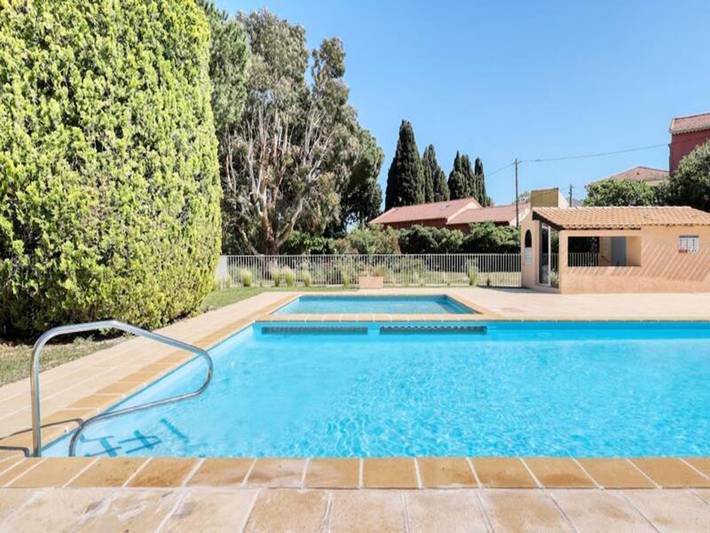 Gîte pour 3 personnes, avec piscine ainsi que terrasse et jardin dans Plage Saint-Clair - 3
