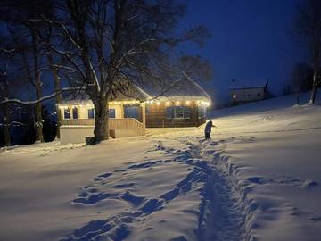 Gîte pour 4 personnes, avec vue ainsi que jardin et terrasse dans Mărișel