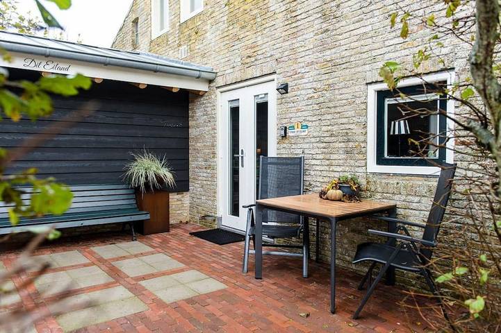 Vakantieappartement voor 2 personen, met terras in Hollum