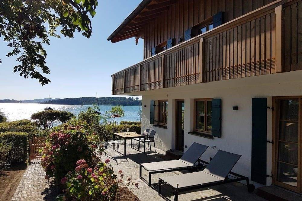 Entire apartment, Garden Suite with cozy eat-in kitchen and lake view in Frauenchiemsee, Chiemsee, Gemeinde