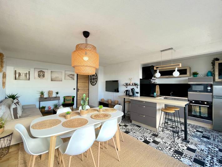 Gîte pour 6 personnes, avec terrasse dans Plage de La Corniche - 2