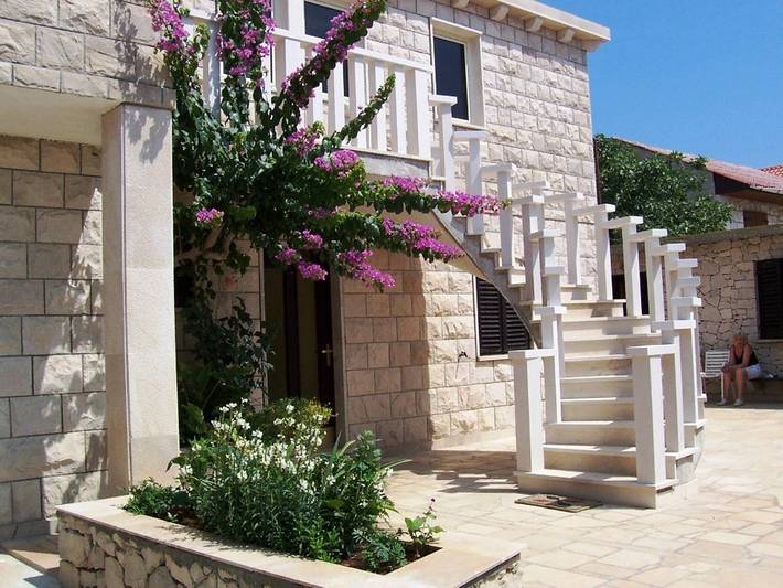 Ganze Wohnung, Ferienwohnung in Povlja mit Terrasse, Klimaanlage, W-Lan (4991-1) in Povlja, Brac