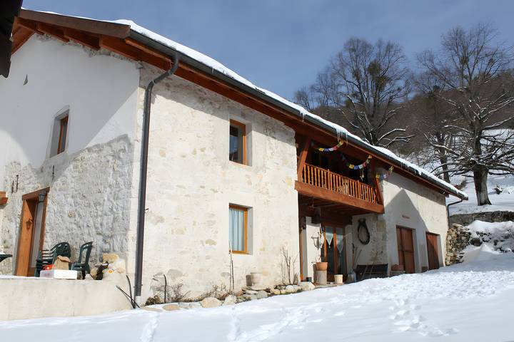 Chambre d’hôte pour 4 personnes, avec jardin dans l' Ain