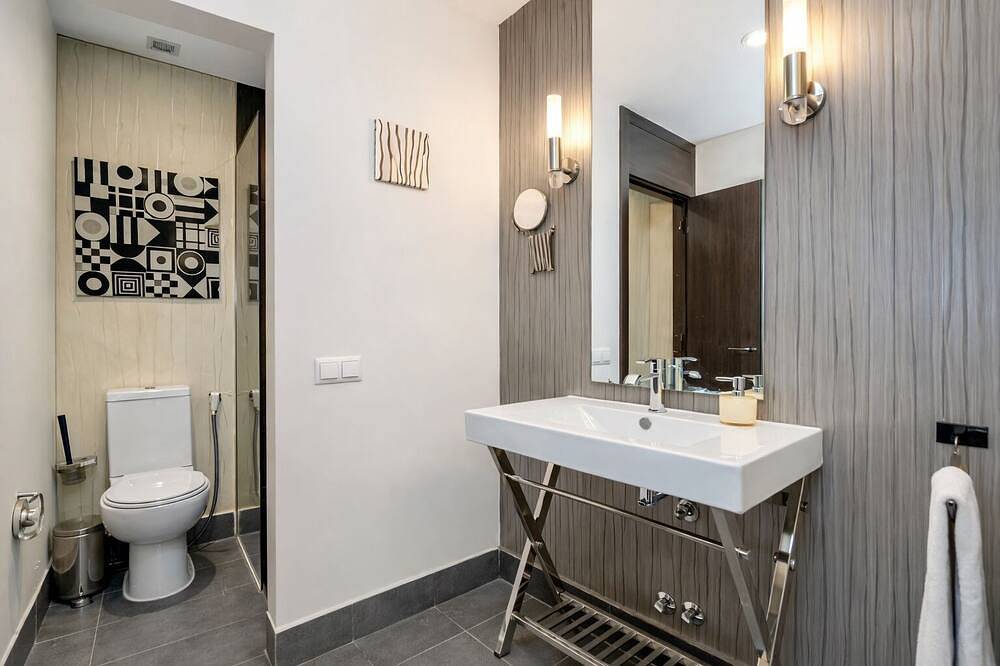 Moderne Villa mit großem Pool, in ländlichem touristischen Ort mit Seen umgeben gebaut in Estoi, Faro