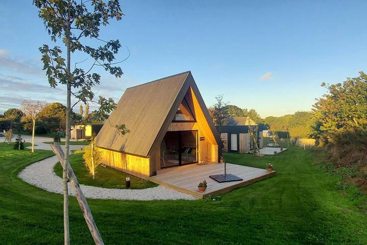 Cottage pour 5 personnes, avec jardin ainsi que terrasse et sauna dans Saint-Vougay