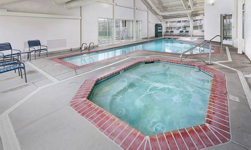 Vacation rental for 6 people, with hot tub and balcony as well as pool in Depoe Bay