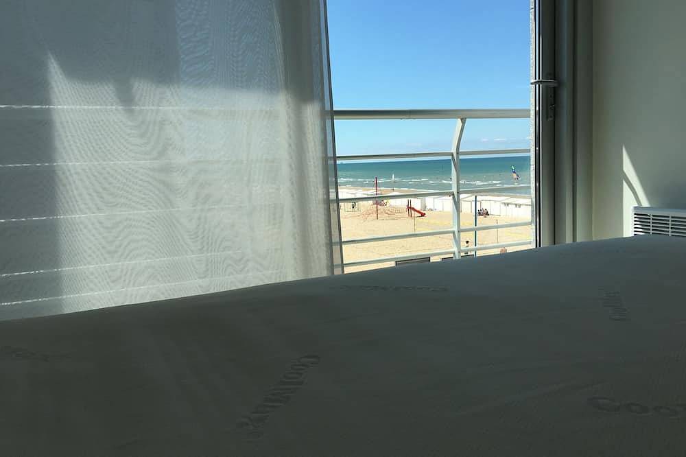 Geheel appartement, Zonnig,modern hoek appartement met frontaal zeezicht in Koksijde-Bad, Koksijde