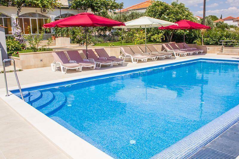 Separates Ferienhaus mit großer Terrasse in Trogir, Split-Dalmatien