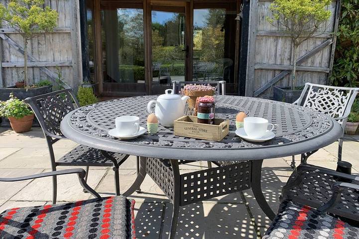 Holiday rental for 6 people, with hot tub and terrace as well as garden in Shropshire