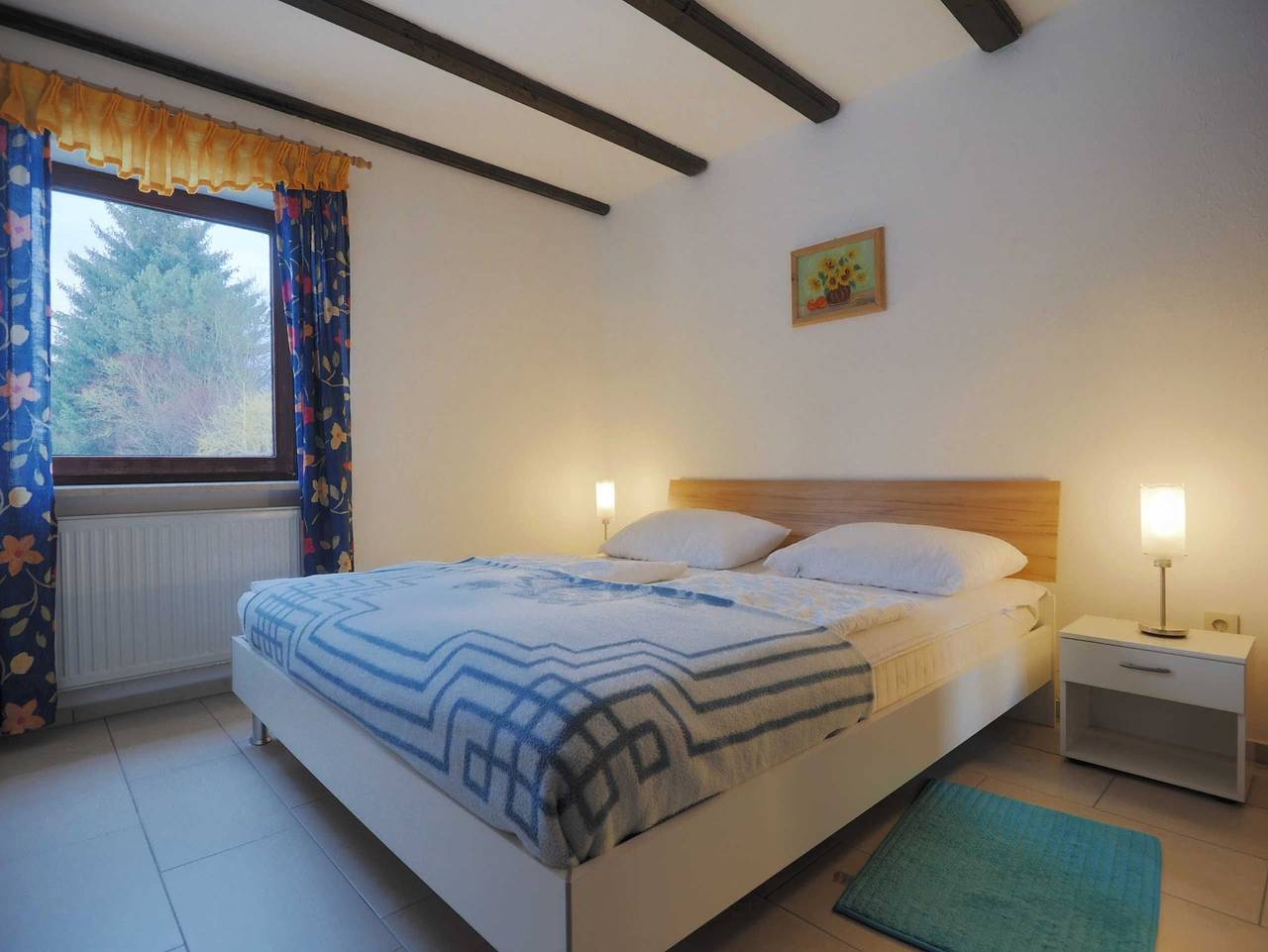 Ganze Ferienwohnung, Haus 55 Fewo Eg - Ferienwohnung mit Terrasse, Hund erlaubt und Parkplatz in Kummersdorf (Arrach), Arrach