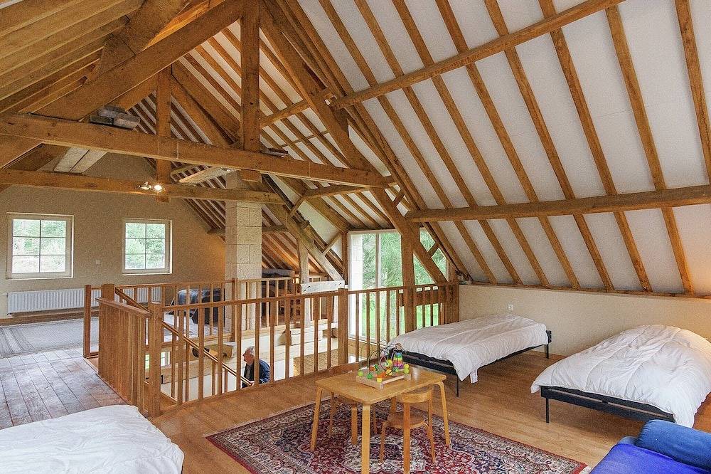 Maison de campagne située avec piscine chauffée in Auriac, Région de Tulle
