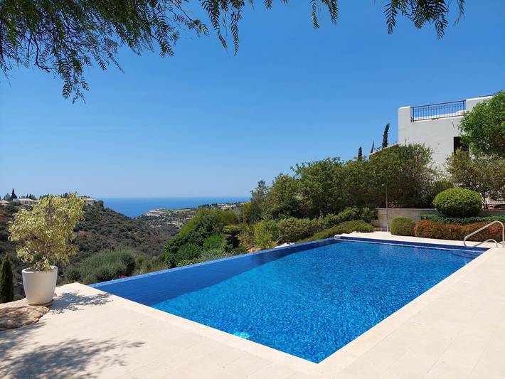 Holiday rental for 10 people, with garden and terrace in Aphrodite Hills
