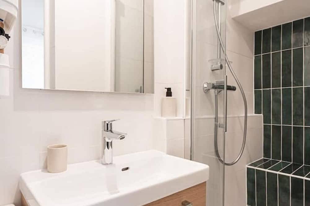 Apartamento entero, Studio near Paris – Rer C within walking distance | 15 min to Orly in Choisy-le-Roi, Valle del Marne