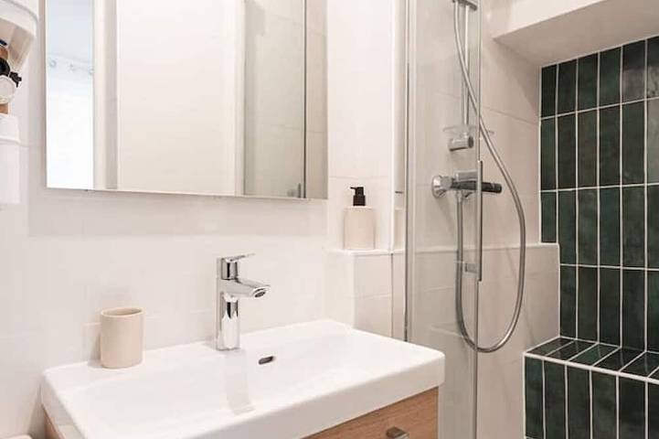 Ganze Wohnung, Studio near Paris – Rer C within walking distance | 15 min to Orly in Choisy-le-Roi, Val-de-Marne