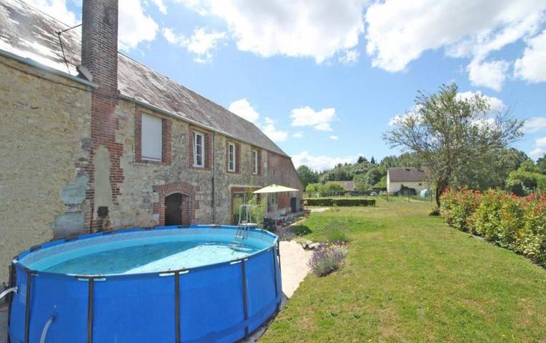 Gîte pour 7 personnes, avec piscine et jardin dans Montmerrei