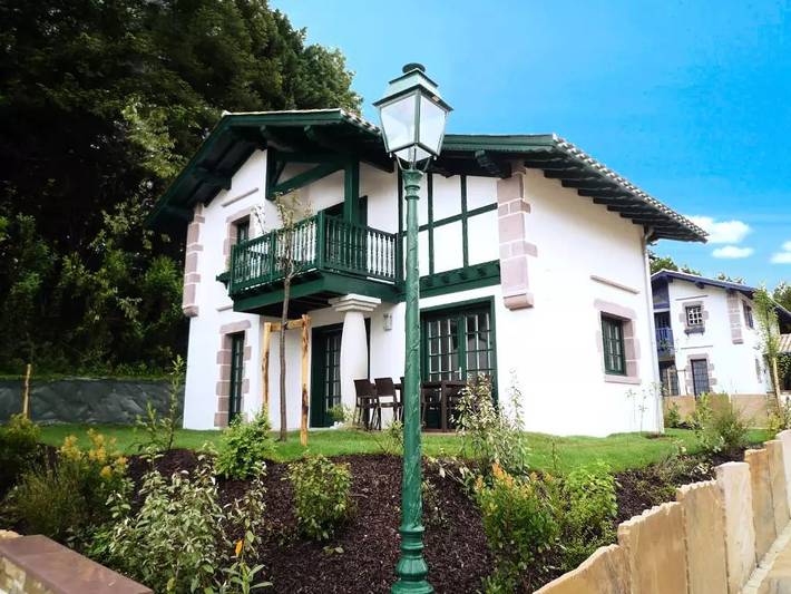 Location de vacances pour 8 personnes, avec jardin et piscine, animaux acceptés à Urrugne - 4