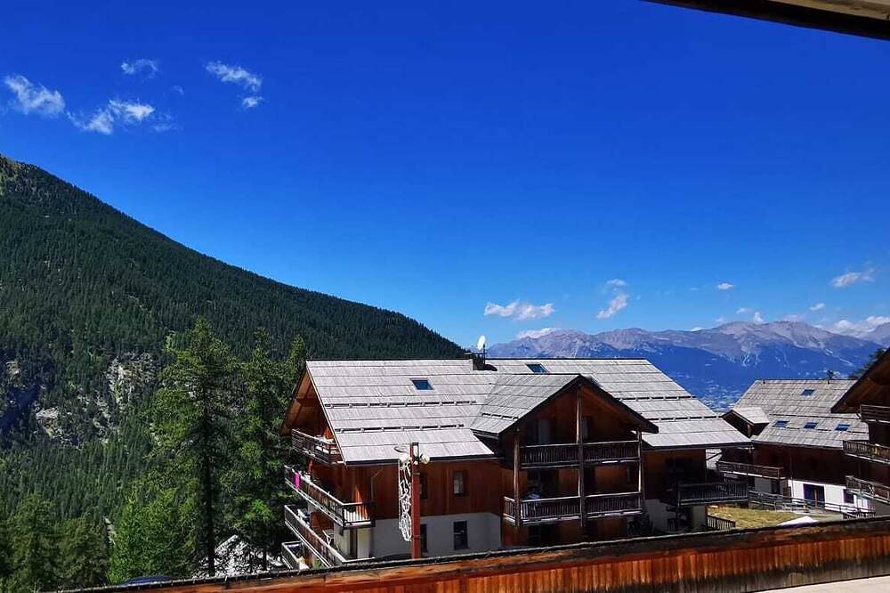 Entire apartment, Les Orres 1800 Appart 2 p 30m2, 4 Couchages Piscine et spa Résidence 3 Étoiles in Les Orres, Écrins National Park