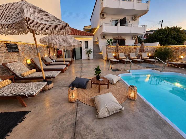 Location de vacances pour 4 personnes, avec Balcon et Terrasse ainsi que Jacuzzi et Jardin dans Agistri