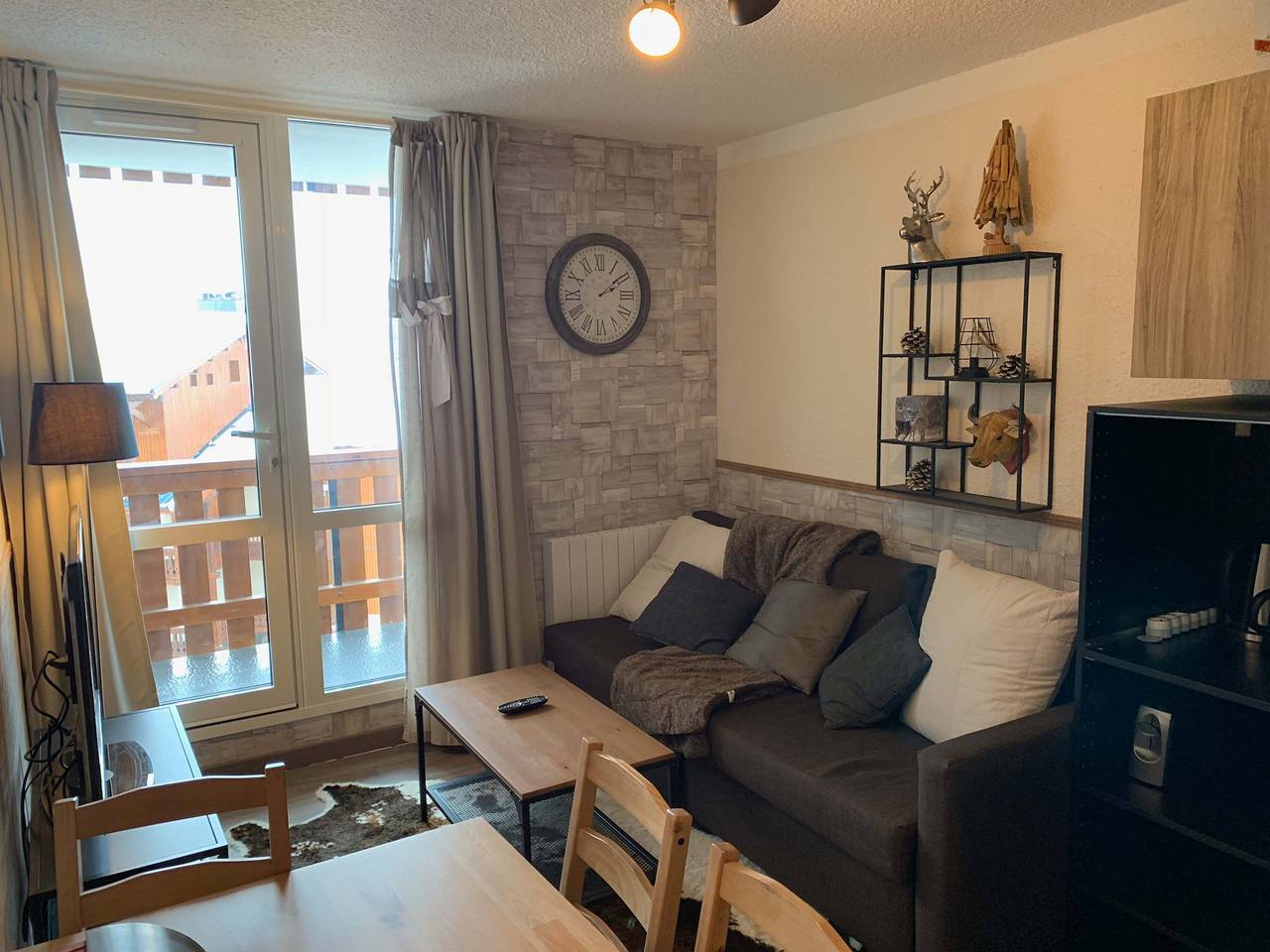 Entire apartment, Stylish Alpine Nest with Panoramic Vt Views in Val Thorens, Les Trois Vallées