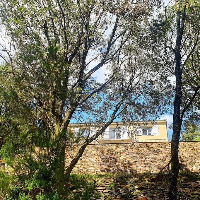 Location de vacances pour 8 personnes, avec Balcon et Terrasse ainsi que Jardin et Vue à Saint-Privat-de-Vallongue
