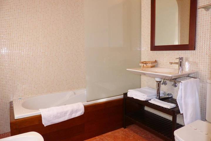 Hotel para 4 personas, con Terraza y Jacuzzi además de Jardín y Vistas en Felechosa - 4