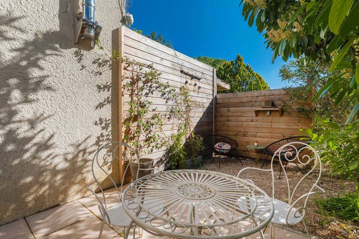 Estúdio inteiro, Estúdio « Maya » com terraço privado, jardim partilhado e Wi-Fi in Le Puy-Sainte-Réparade, Aix-en-Provence (Região)