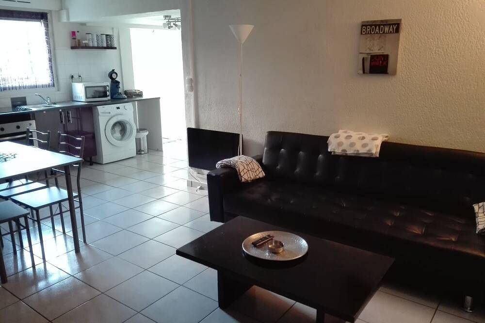 Appartement entier, Grand F2 Châteaugay entre Clermont-Fd, Riom proche vulcania in Châteaugay, Parc naturel régional des Volcans d'Auvergne