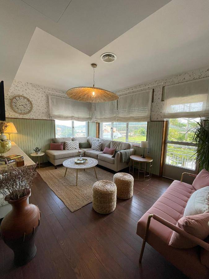 Casa rural para 3 personas, con jacuzzi además de jardín y piscina, Familias con niños en Galicia - 2
