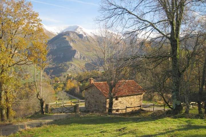 Casa rural para 5 personas, con Terraza además de Jardín y Vistas en San Roque de Riomiera