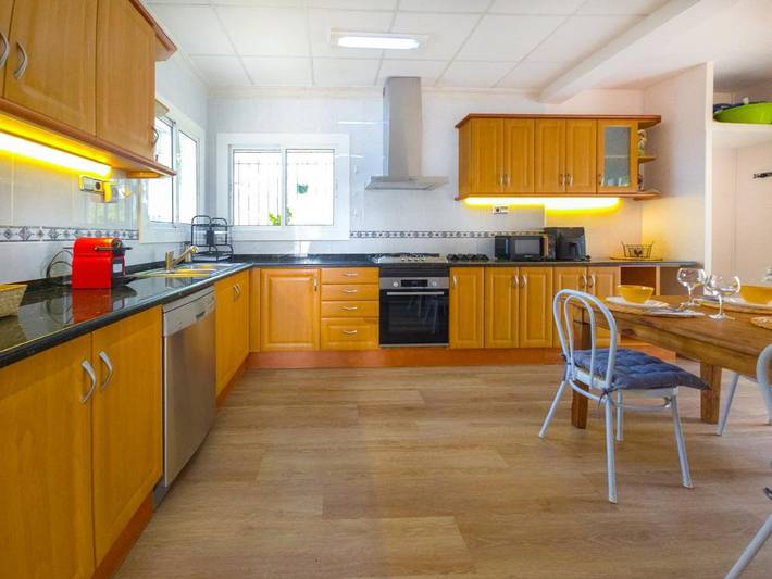 Casa rural para 8 personas, con Balcón y Terraza además de Jardín y Piscina en San Pedro de Ribas - 4