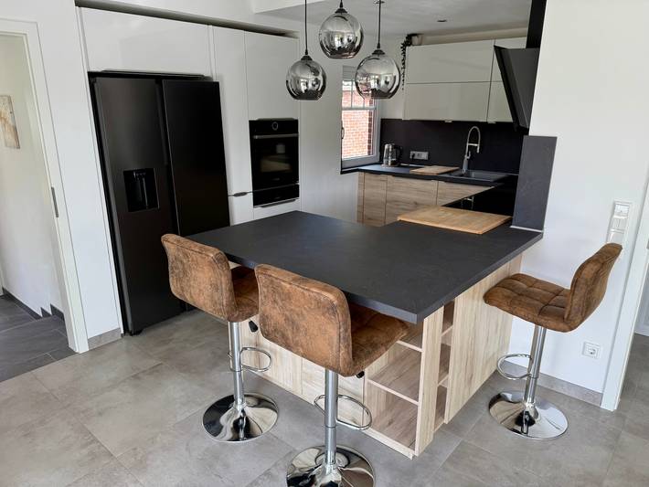 Holiday Home 'Neeborg' with Private Terrace, Garden, and Wi-Fi in Zetel, Southern North Sea Coast