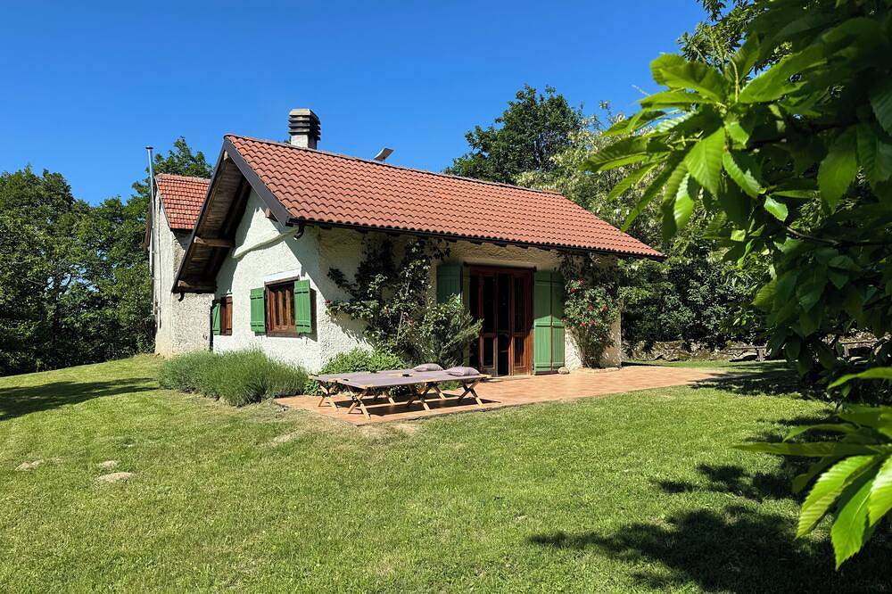 Cascina Pian dei Grilli a Casaleggio Boiro, Parco delle Capanne di Marcarolo in Casaleggio Boiro, Provincia d'Alessandria