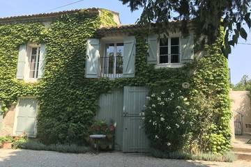 Agriturismo pour 5 personnes, avec piscine et jardin à Sarrians