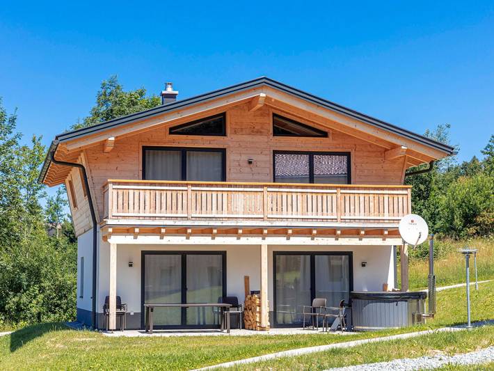 Ferienhaus für 7 Personen, mit Terrasse und Whirlpool sowie Garten und Sauna